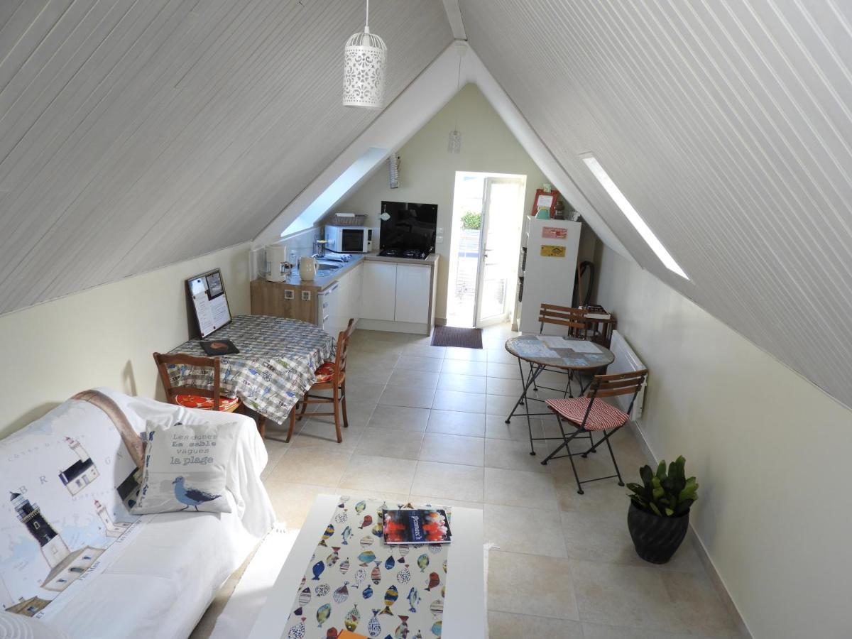 Les Volets Bleus Bed & Breakfast Saint-Guenole Luaran gambar