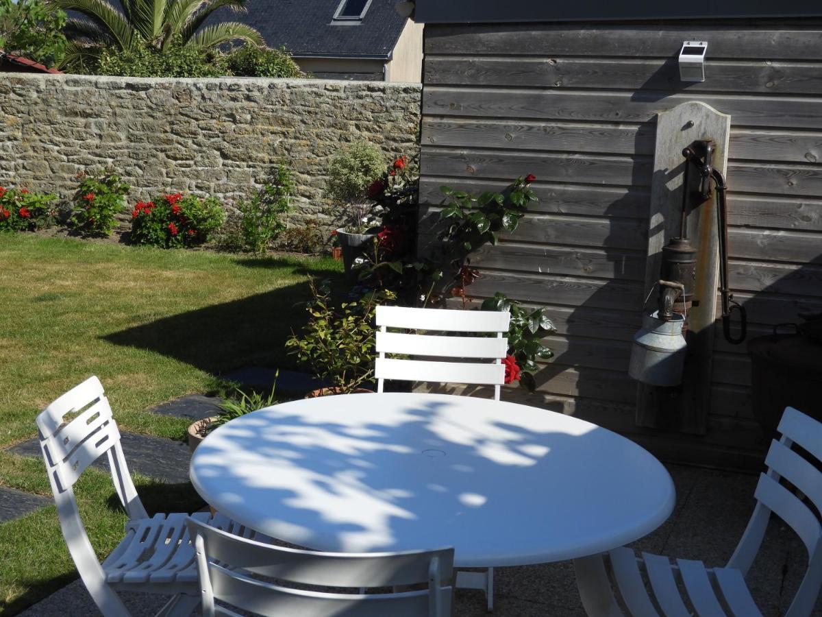 Les Volets Bleus Bed & Breakfast Saint-Guenole Luaran gambar